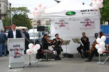 AidsMemorialDay2004_06
