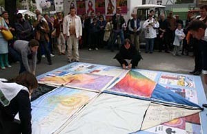 Quiltaufbreitung zum AIDS-Memorial-Day 2004, 15. Mai 2004